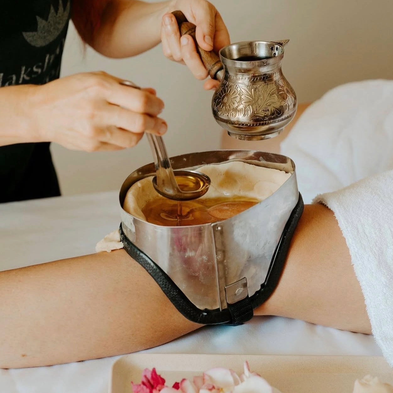 Hello sore knees, come and see us at the Lakshmi clinic