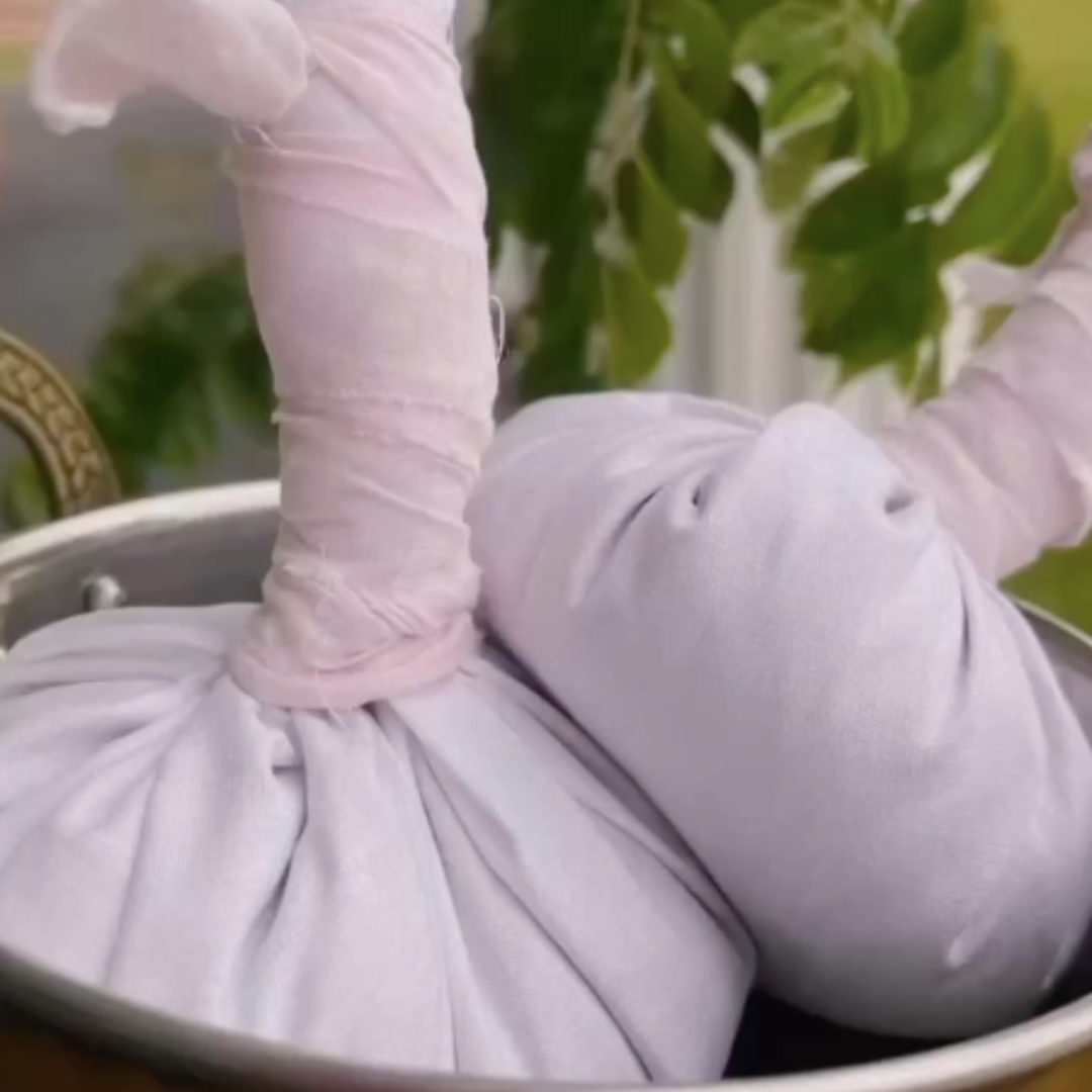 Ayurvedic practitioner Alice prepared a Podikizhi treatment today for a patient suffering from Amavata (rheumatoid arthritis).