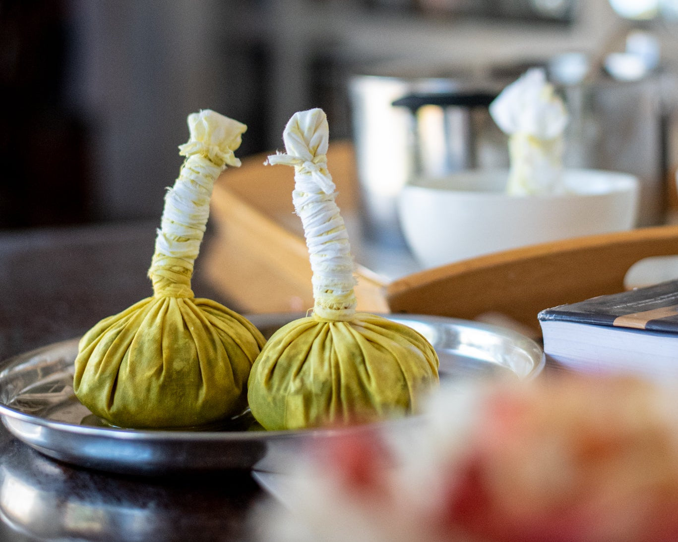 Jambeera Pinda Sveda - Lemon Bundle Massage